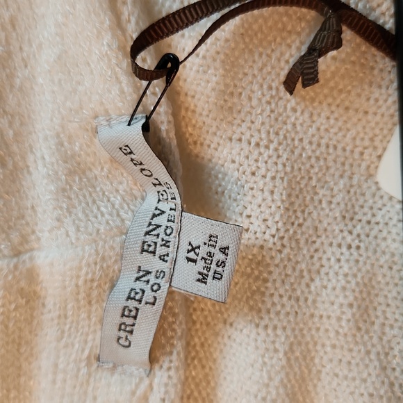 NWT Green Envelope Sweater - Picture 3 of 4